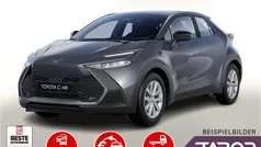 Grau (marlin grau metallic) Neu 2025 Toyota C-HR Comfort SUV | 29.088 € (Superpreis)