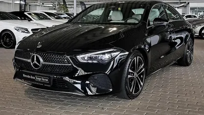 Gebraucht Mercedes CLA180 Progressive 136 PS (100 kW) 2025 Metalliclack kosmosschwarz Limousine