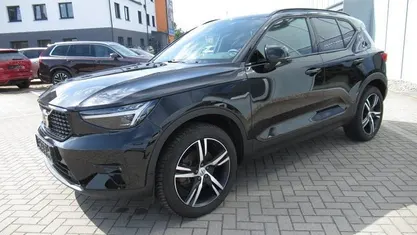 Schwarz Gebraucht 2024 Volvo XC40 Plus SUV | 37.665 € (Fairer Preis)