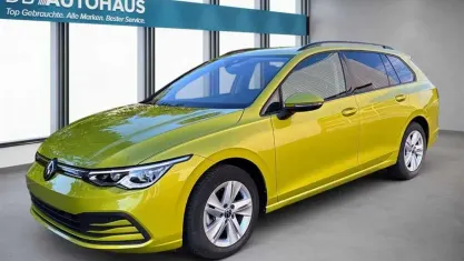 Gebraucht VW Golf VIII Life 150 PS (110 kW) 2024 Gelb Kombi
