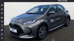 Manganbronze Gebraucht 2023 Toyota Yaris Team Kleinwagen | 20.300 € (Fairer Preis)