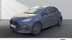 Grau Gebraucht 2025 Toyota Yaris Hybrid Sport Limousine | 29.480 € (Fairer Preis)