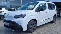 Icy white Gebraucht 2024 Toyota Proace Verso City Kombi | 32.480 € (Fairer Preis)