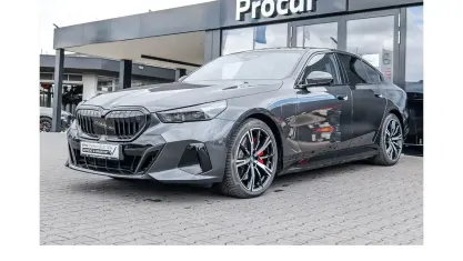 Gebraucht BMW 550e M Sport 313 PS (230 kW) 2025 Sophistograu brillanteffekt Limousine