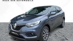Grau Gebraucht 2021 Renault Kadjar Zen SUV | 16.480 € (Fairer Preis)