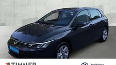 Gebraucht 2023 VW Golf VIII Life Limousine | 21.359 € (Guter Preis)