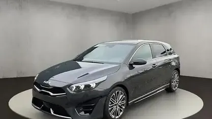 Neu Kia Ceed 140 PS (102 kW) 2026 Pentametal met. Kleinwagen