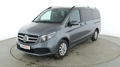 Grau Gebraucht 2021 Mercedes V220 Van / Kleinbus | 43.190 € (Fairer Preis)