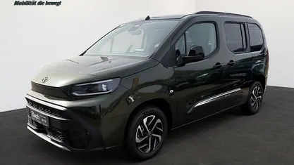 Neu Toyota Proace Verso City 131 PS (96 kW) 2026 Grün Kombi