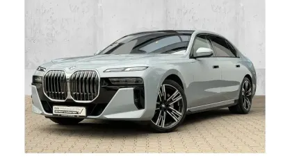 Gebraucht BMW 740 M Sport 299 PS (219 kW) 2025 Grau Limousine
