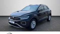 Deep black perleffekt (metallic) Neu 2025 VW T-Roc Life SUV | 26.190 € (Superpreis)