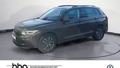 Grau Gebraucht 2021 VW Tiguan Life SUV | 22.460 € (Fairer Preis)