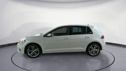 Gebraucht VW Golf VII Comfortline 125 PS (91 kW) 2017 Oryxweiß perlmutteffekt Limousine