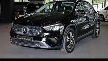 Gebraucht Mercedes GLA180 136 PS (100 kW) 2025 Unilack nachtschwarz SUV