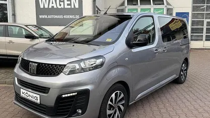 Grau Gebraucht 2022 Fiat E-Ulysse L2 75 kWh Van / Kleinbus | 33.998 € (Guter Preis)