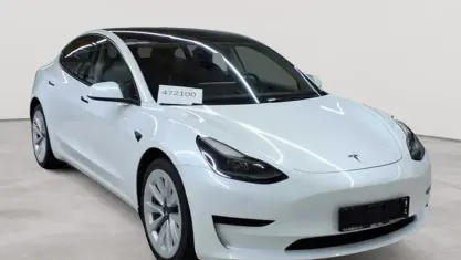 Gebraucht Tesla Model 3 Standard Range Plus 208 kW (283 PS) 2021 Pearl white multicoat Limousine