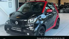 Bodypanels in black Gebraucht 2019 Smart ForTwo Cabrio Passion Cabrio | 16.900 € (Fairer Preis)