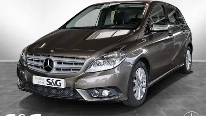 Gebraucht Mercedes B180 122 PS (89 kW) 2012 Monolithgrau metallic Kleinwagen