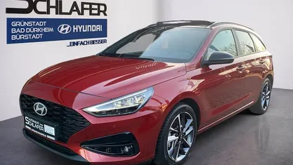 Gebraucht Hyundai i30 Advantage 140 PS (102 kW) 2025 Ultimate red / met Kombi