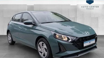 Grün Neu 2025 Hyundai i20 Select Limousine | 17.990 € (Superpreis)