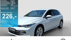 Pure white Gebraucht 2024 VW Golf VIII Life Limousine | 27.850 € (Fairer Preis)