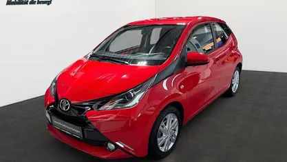 Rot Gebraucht 2016 Toyota Aygo X-play Kleinwagen | 10.480 € (Fairer Preis)