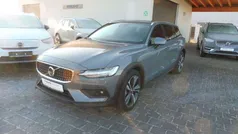 Thunder grey / metallic Gebraucht 2024 Volvo V60 CC Plus Kombi | 44.100 € (Fairer Preis)