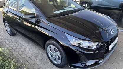 Neu Hyundai i20 Select 101 PS (74 kW) 2025 Schwarz Limousine