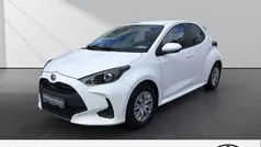 Weiss Gebraucht 2023 Toyota Yaris Hybrid Business Edition Kleinwagen | 18.980 € (Guter Preis)