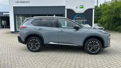 Neu Nissan X-Trail Tekna 163 PS (119 kW) 2026 Grau SUV