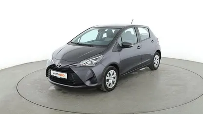 Grau Gebraucht 2019 Toyota Yaris Comfort Limousine | 10.490 € (Fairer Preis)