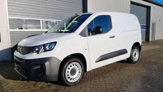 Weiß Gebraucht 2023 Peugeot Partner Van / Kleinbus | 22.440 € (Fairer Preis)