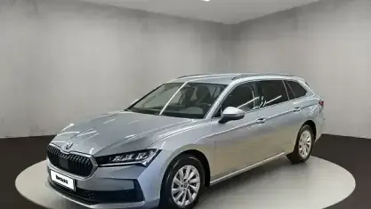 Gebraucht Skoda Superb Essence 150 PS (110 kW) 2025 Aluminiumsilber metallic Kombi