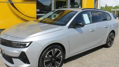 Gebraucht Opel Astra 114 kW (156 PS) 2024 Kristall silber (metallic) Kleinwagen