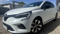 Weiß Gebraucht 2023 Renault Clio V Evolution Limousine | 12.995 € (Guter Preis)