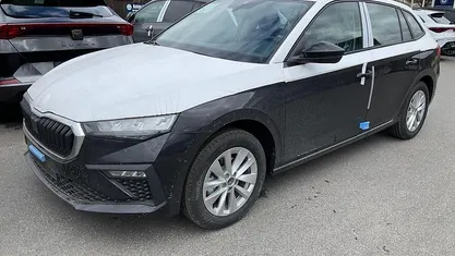 Neu Skoda Scala Essence 116 PS (85 kW) 2025 Black magic perleffekt Kleinwagen