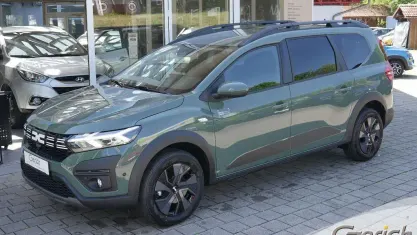 Neu Dacia Jogger Expression 110 PS (80 kW) 2025 Grün Van / Kleinbus
