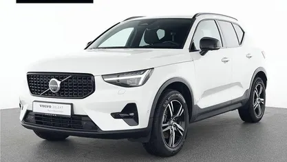 Weiß Gebraucht 2025 Volvo XC40 Plus SUV | 35.990 € (Fairer Preis)