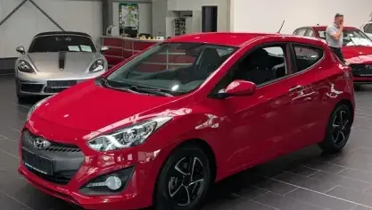Gebraucht Hyundai i30 Classic 99 PS (72 kW) 2014 Rot Coupé