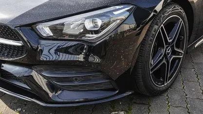 Gebraucht Mercedes CLA200 Shooting Brake AMG 163 PS (119 kW) 2021 Unilack nachtschwarz Kombi