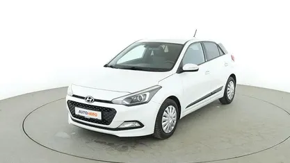 Gebraucht Hyundai i20 Passion 84 PS (61 kW) 2016 Weiß Limousine