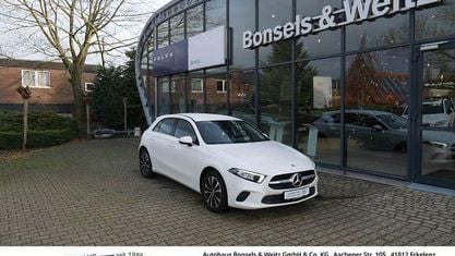 Używany Mercedes A250 Style 160 KM (117 kW) 2022 Biały Sedan/Limuzyna