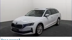 Weiss Gebraucht 2025 Skoda Octavia Selection Kombi | 33.370 € (Fairer Preis)