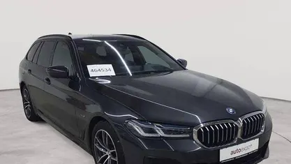 Gebraucht BMW 530e M Sport 184 PS (135 kW) 2022 Sophistograu brillanteffekt metallic Kombi