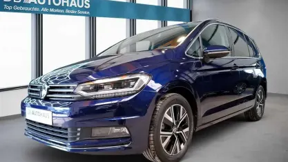 Second-hand VW Touran Highline 150 CP (110 kW) 2024 Albastru Monovolum