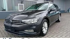 Grau Gebraucht 2023 VW Passat Business Kombi | 26.970 € (Guter Preis)