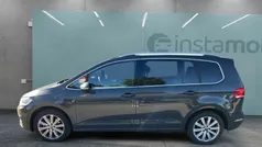 Grau Gebraucht 2024 VW Touran Pro Van / Kleinbus | 35.599 € (Fairer Preis)