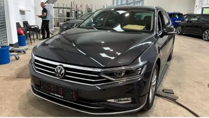 Gebraucht VW Passat Elegance 150 PS (110 kW) 2023 Grau Kombi