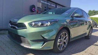 Gebraucht 2025 Kia Ceed Platinum Kleinwagen | 29.790 € (Fairer Preis)