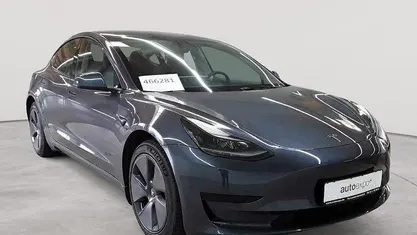 Gebraucht Tesla Model 3 Standard Range Plus 239 kW (325 PS) 2021 Midnight silver metallic Limousine